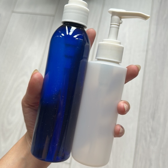 πππ§΄ 2x Bottle pump dispensers for skincare, hair care, makeup, etc. - Picture 2 of 3